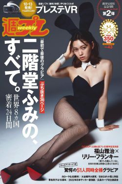 美女暴露无内衣跳舞